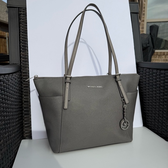 Jet Set Leather Tote - Picture 10 of 16